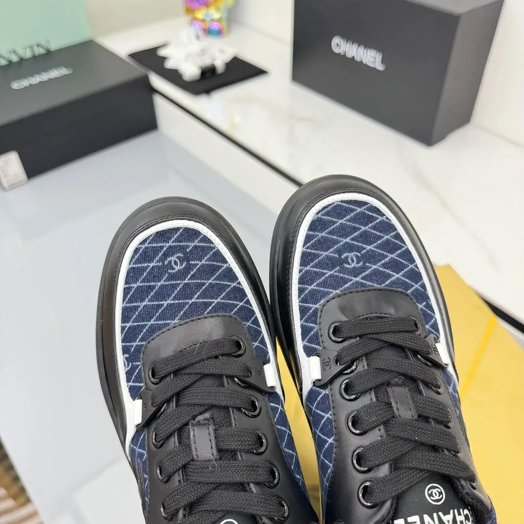 👟👟Ex-factory price 620👟👟High quality! ! ! CHANEL Chanel 25A latest thick-soled casual sports shoes. The counter is synchronized. The counter is very popular. It is a shoe that is very difficult to buy. The most popular thick-soled casual shoes on the Internet. As you can imagine, the most popular thick-soled casual shoes can not be missed. It has both good looks and comfort. Simple and versatile. The thick sole increases the height and is super versatile. Whoever wears it will look better. Upper: cowhide stitching. Lining: breathable mesh. Outsole: TPU original outsole. Size: 35-41 👉